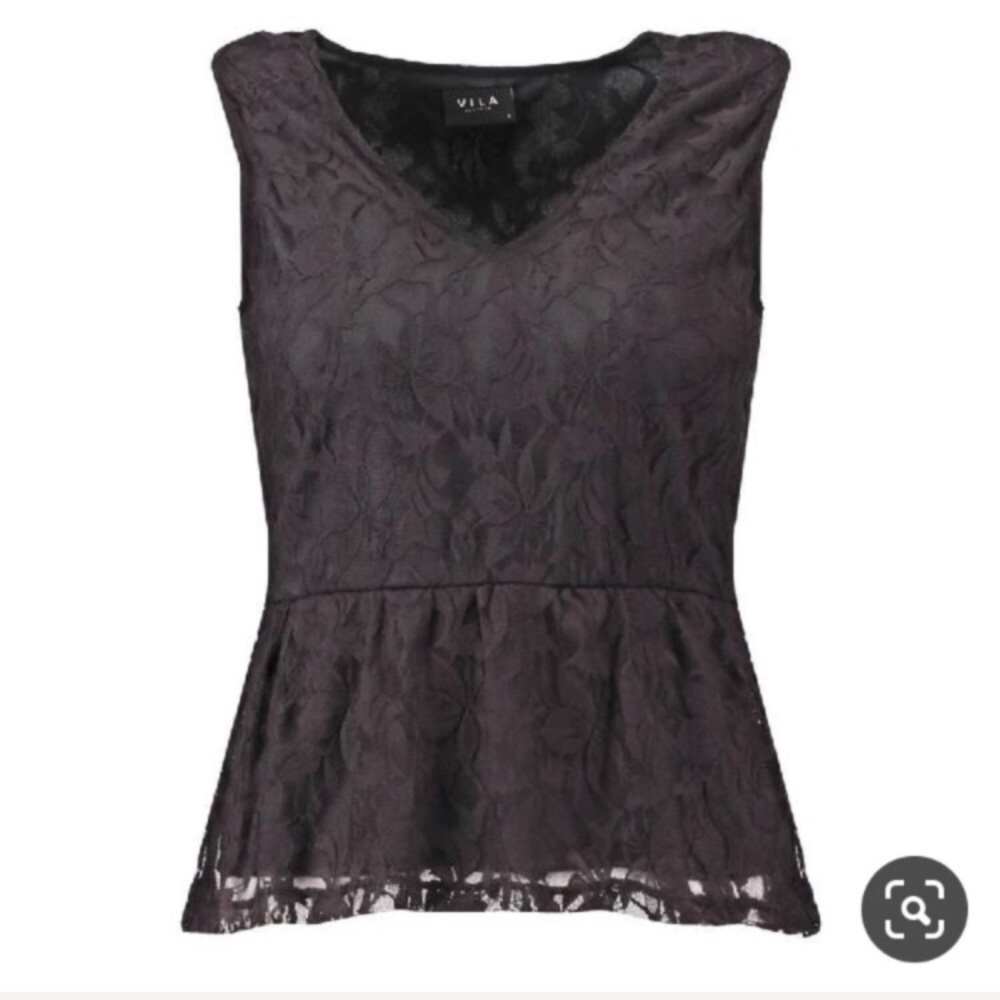 VILA feminine Lace lined V Neck Top sz L NWT